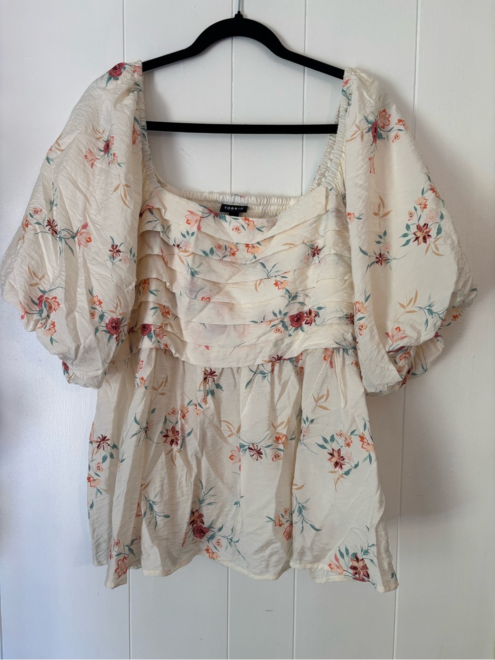 Torrid Cream Floral Puff-Sleeve Peplum Top size 2